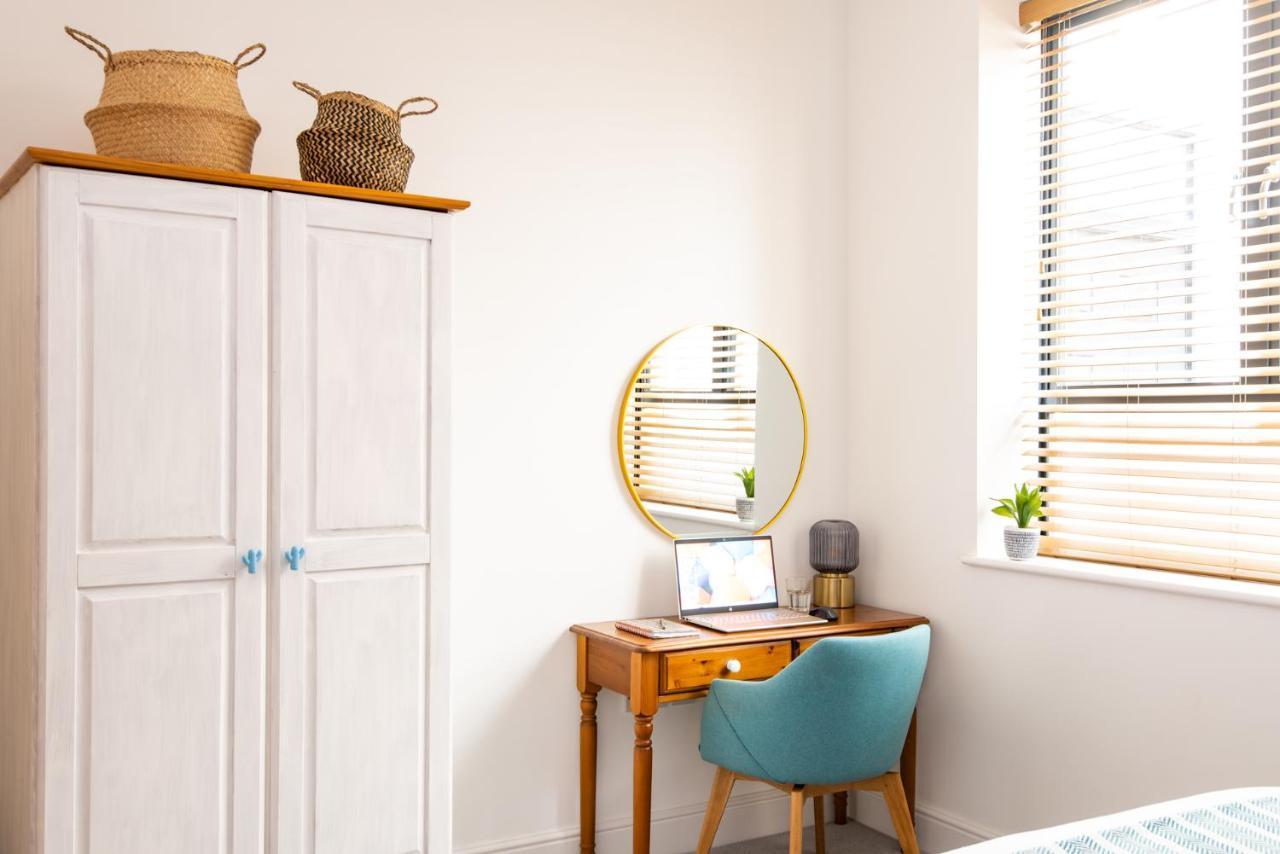 Stunning 2 Bed Apartment Sea Views And Parking Worthing Exteriér fotografie