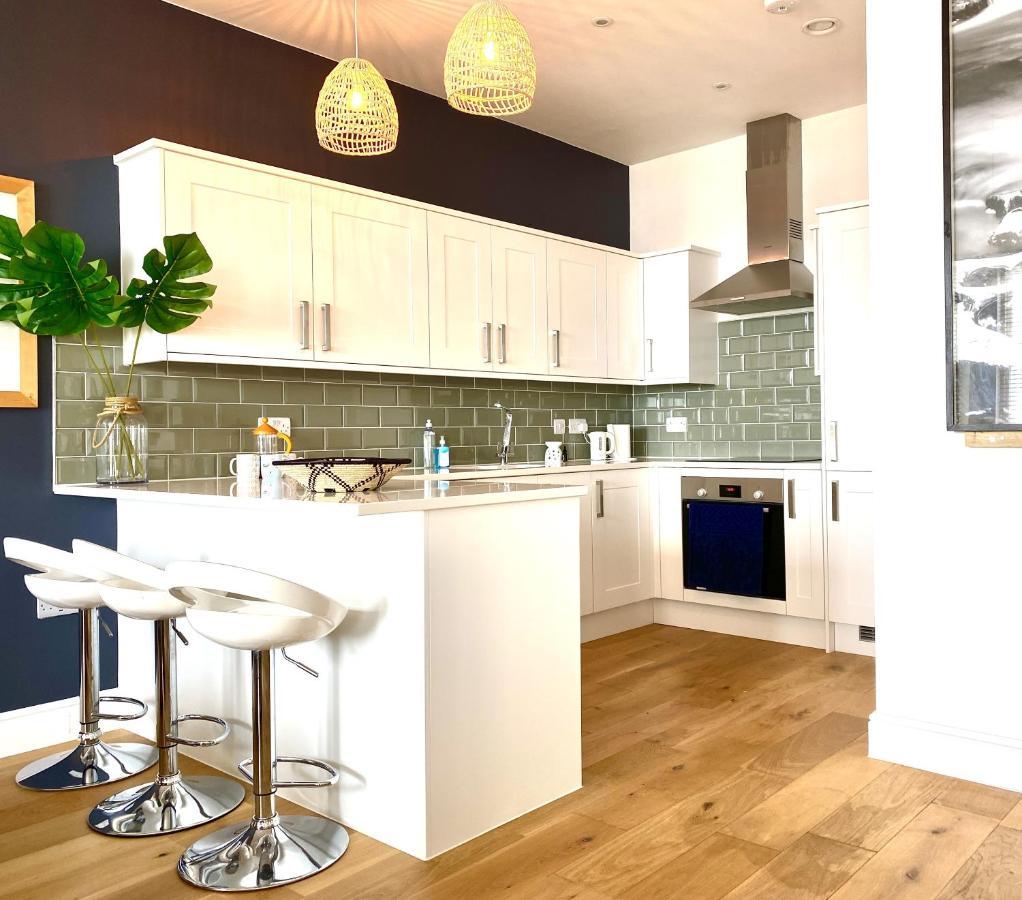 Stunning 2 Bed Apartment Sea Views And Parking Worthing Exteriér fotografie