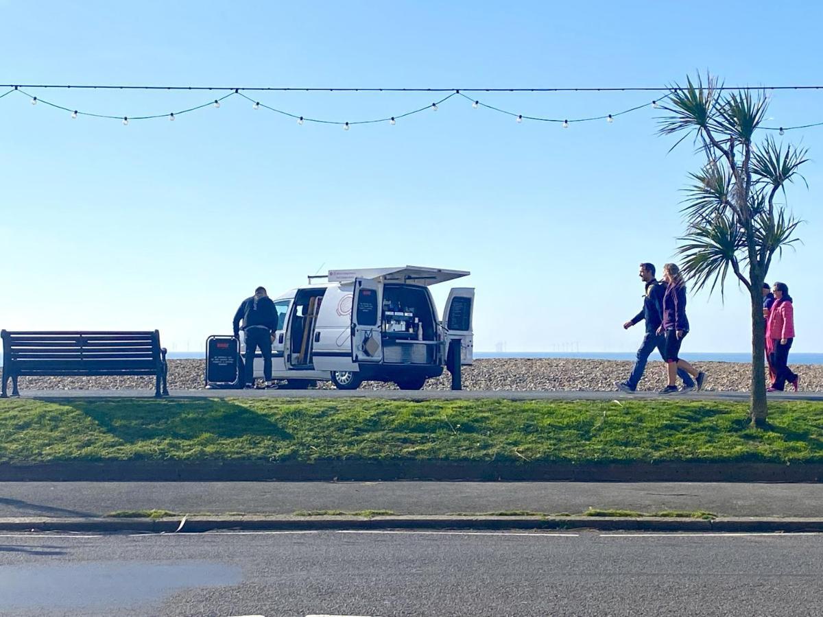Stunning 2 Bed Apartment Sea Views And Parking Worthing Exteriér fotografie